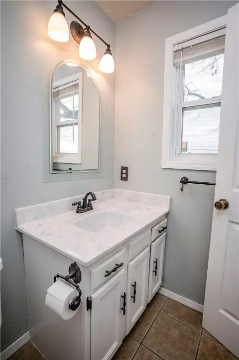 Bath - 103 Cardinal St, Harrison, AR 72601 photo 4 of 6