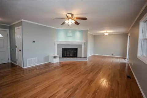 Living - 103 Cardinal St, Harrison, AR 72601 photo 1 of 4
