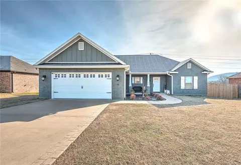 460 Infantry Ln, Prairie Grove, AR 72753