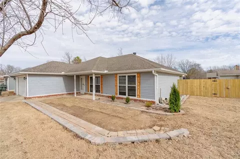 1884 N Radcliffe Ave, Fayetteville, AR 72704