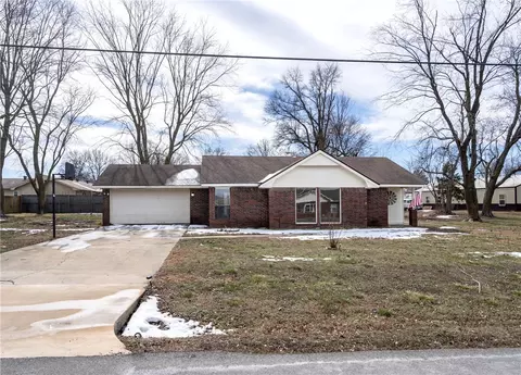 20833 Chesney Rd, Siloam Springs, AR 72761