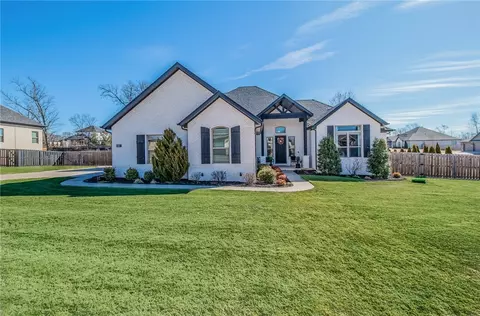 617 Oriole Dr, Springdale, AR 72762