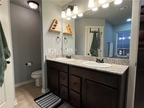 Bath - 3901 Kirkbridge Pl, Springdale, AR 72764 photo 2 of 9