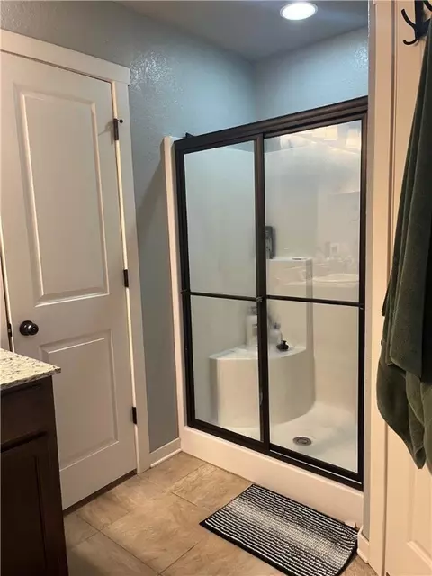 Bath - 3901 Kirkbridge Pl, Springdale, AR 72764 photo 5 of 9