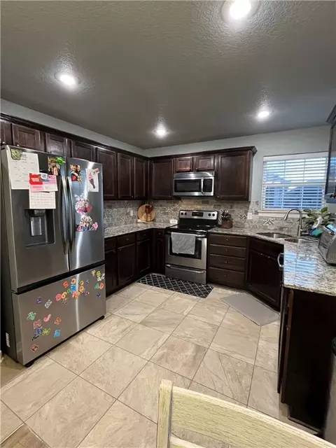 Kitchen - 3901 Kirkbridge Pl, Springdale, AR 72764 photo 3 of 6