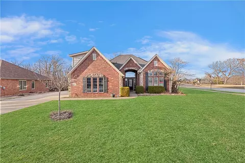 115 NE Lake Forest Ln, Bentonville, AR 72712