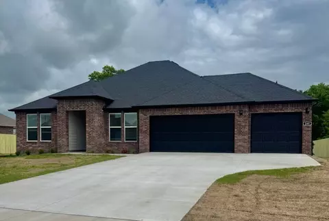 205 N Kit Kat Ct, Siloam Springs, AR 72761