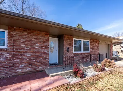 1802 Stone St, Springdale, AR 72762 photo 2