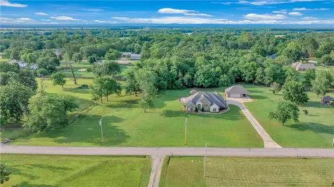 2601 Bugscuffle Rd, Lavaca, AR 72941