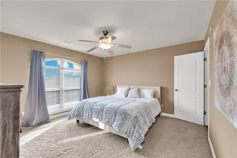 Bedroom - 2601 Bugscuffle Rd, Lavaca, AR 72941 photo 3 of 5