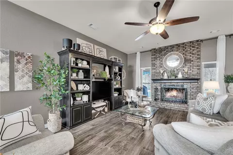 Living - 2601 Bugscuffle Rd, Lavaca, AR 72941 photo 2 of 8