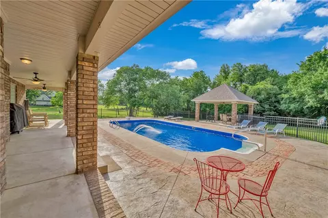 Exterior - 2601 Bugscuffle Rd, Lavaca, AR 72941 photo 6 of 10
