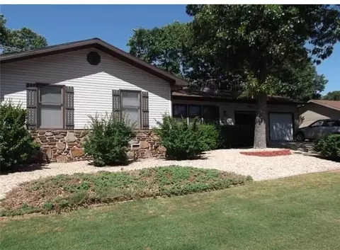 15 Thetford Dr, Bella Vista, AR 72715