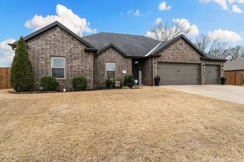 516 E Hayes St, Pea Ridge, AR 72751