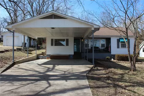802 N Pine St, Harrison, AR 72601 photo 3