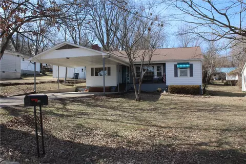 802 N Pine St, Harrison, AR 72601 photo 2