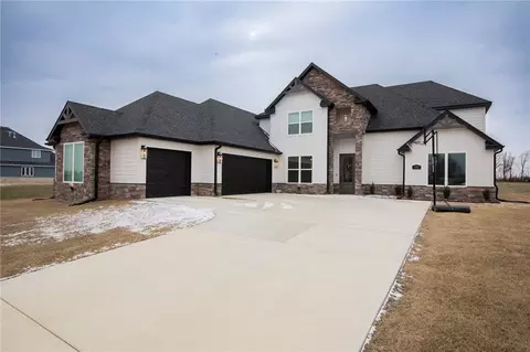107 Jenna Ln, Gravette, AR 72736