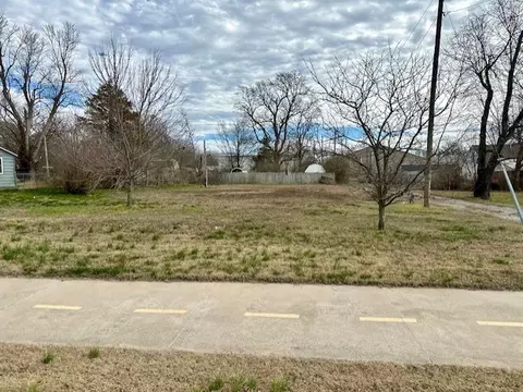 304 2nd Ave, Gravette, AR 72736