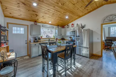Kitchen - 3484 Nc 3050, Jasper, AR 72641 photo 6 of 6
