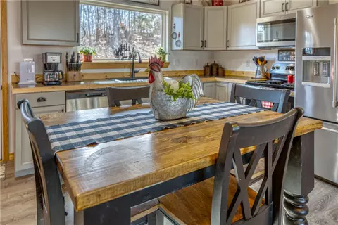 Dining - 3484 Nc 3050, Jasper, AR 72641 photo 1 of 2