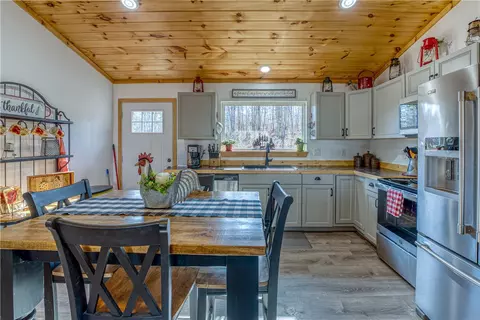 Kitchen - 3484 Nc 3050, Jasper, AR 72641 photo 5 of 6