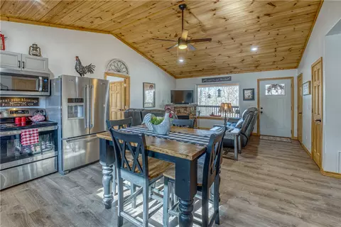 Dining - 3484 Nc 3050, Jasper, AR 72641 photo 2 of 2