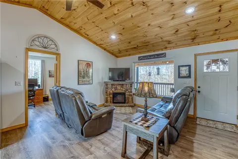 Living - 3484 Nc 3050, Jasper, AR 72641 photo 2 of 2
