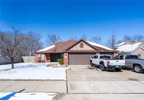 1701 Stratton Dr, Rogers, AR 72756