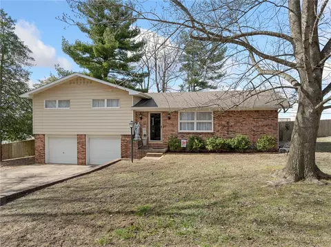 432 Skyline Dr, Harrison, AR 72601