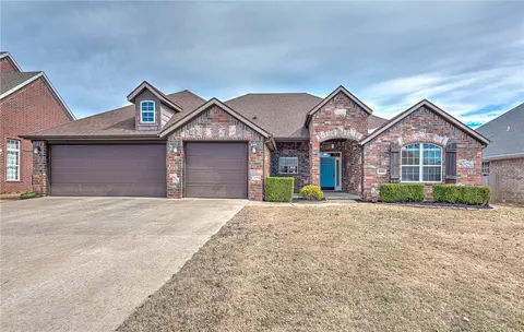 4601 SW Skyline St, Bentonville, AR 72712