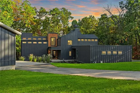 107 N Betsy Ln, Rogers, AR 72756