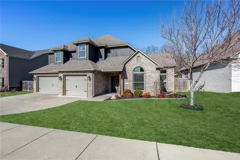3072 E Peaceful Dr, Fayetteville, AR 72701