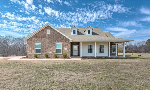 10168 Bunch Cir, Gravette, AR 72736