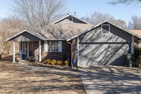 1432 E Amber Dr, Fayetteville, AR 72703