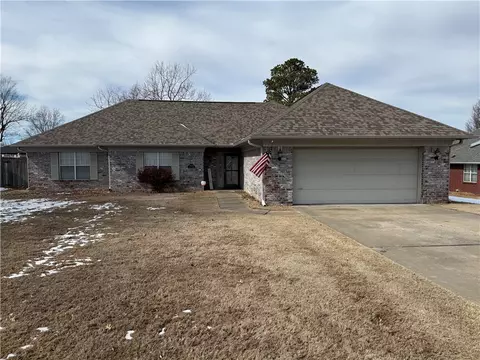 1800 Colby Cir, Springdale, AR 72764