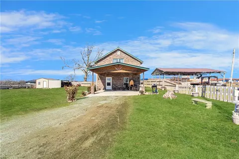 21500 Davidson Rd, Siloam Springs, AR 72761