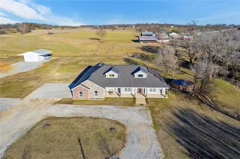 170 N Edmondson Rd, Gentry, AR 72734