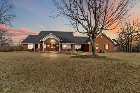 125 Woodcliff Dr, Springdale, AR 72764