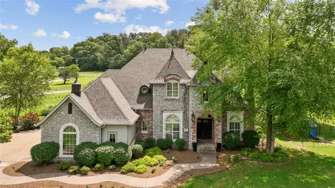 13781 Canterbury Dr, Siloam Springs, AR 72761