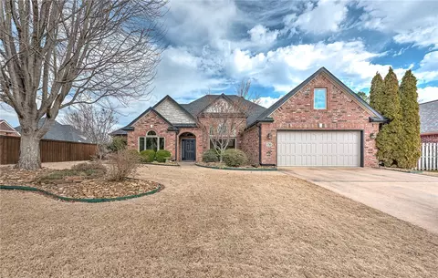 5705 Berry Farm Dr, Rogers, AR 72758