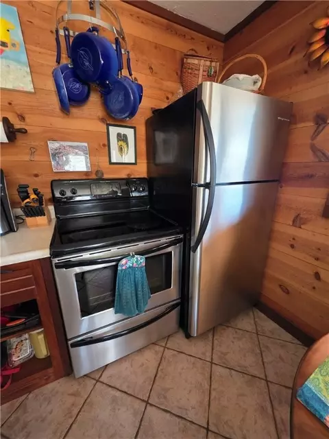 Kitchen - 583 Nc 1700, Compton, AR 72624 photo 3 of 4