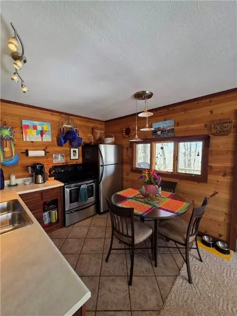 Kitchen - 583 Nc 1700, Compton, AR 72624 photo 2 of 4