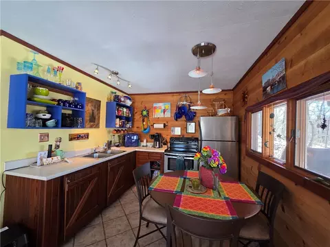 Kitchen - 583 Nc 1700, Compton, AR 72624 photo 1 of 4