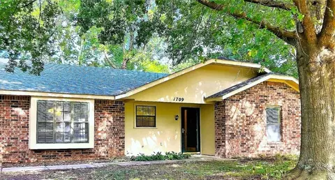 1709 Beverly Ct, Bentonville, AR 72712