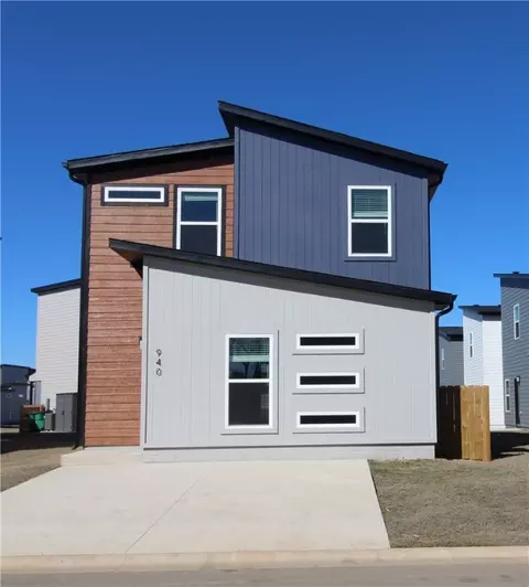 940 States Ave, Centerton, AR 72719
