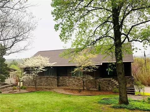1140 Shadowridge Dr, Fayetteville, AR 72701