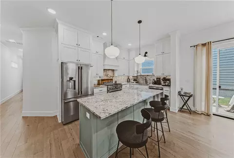 1019 N Main St, Bentonville, AR 72712