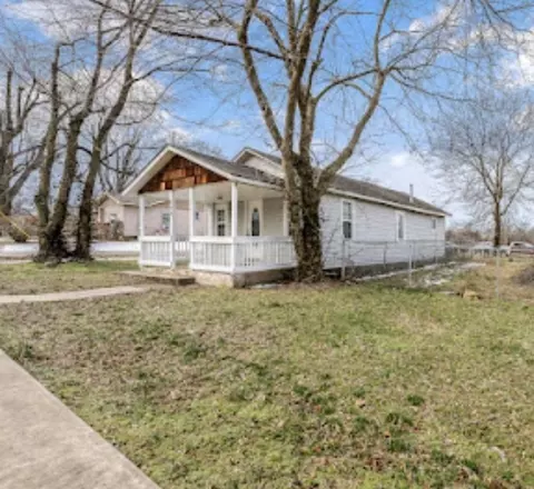 609 SW 2nd Ave, Gravette, AR 72736