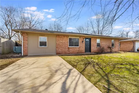 1607 Stone St, Springdale, AR 72762