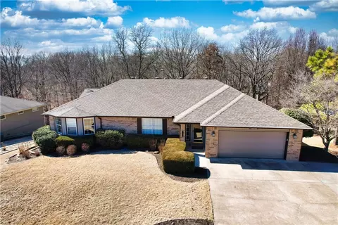 8653 Apple Gln, Rogers, AR 72756